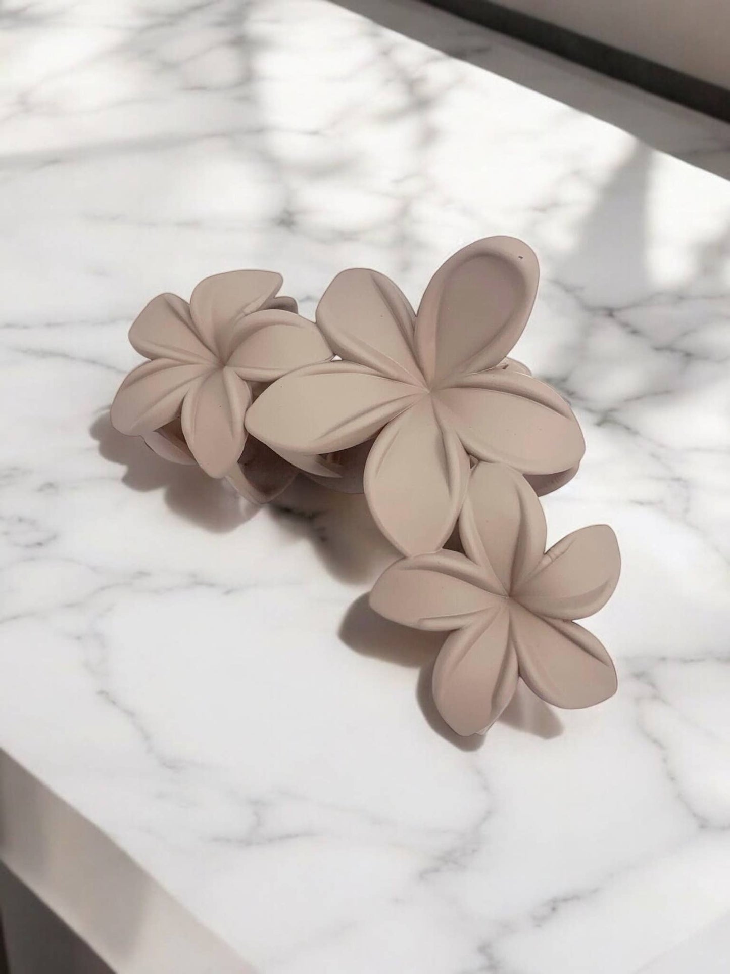 Flower hair clip - solid color